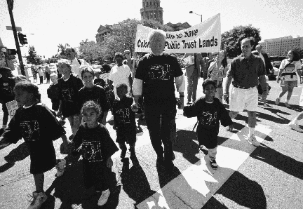 Colo. Gov. Roy Romer walks with children
