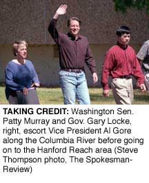 Wash. Sen. Patty Murray, Al Gore and Gov. Gary Locke -
Steve Thompson/Spokesma